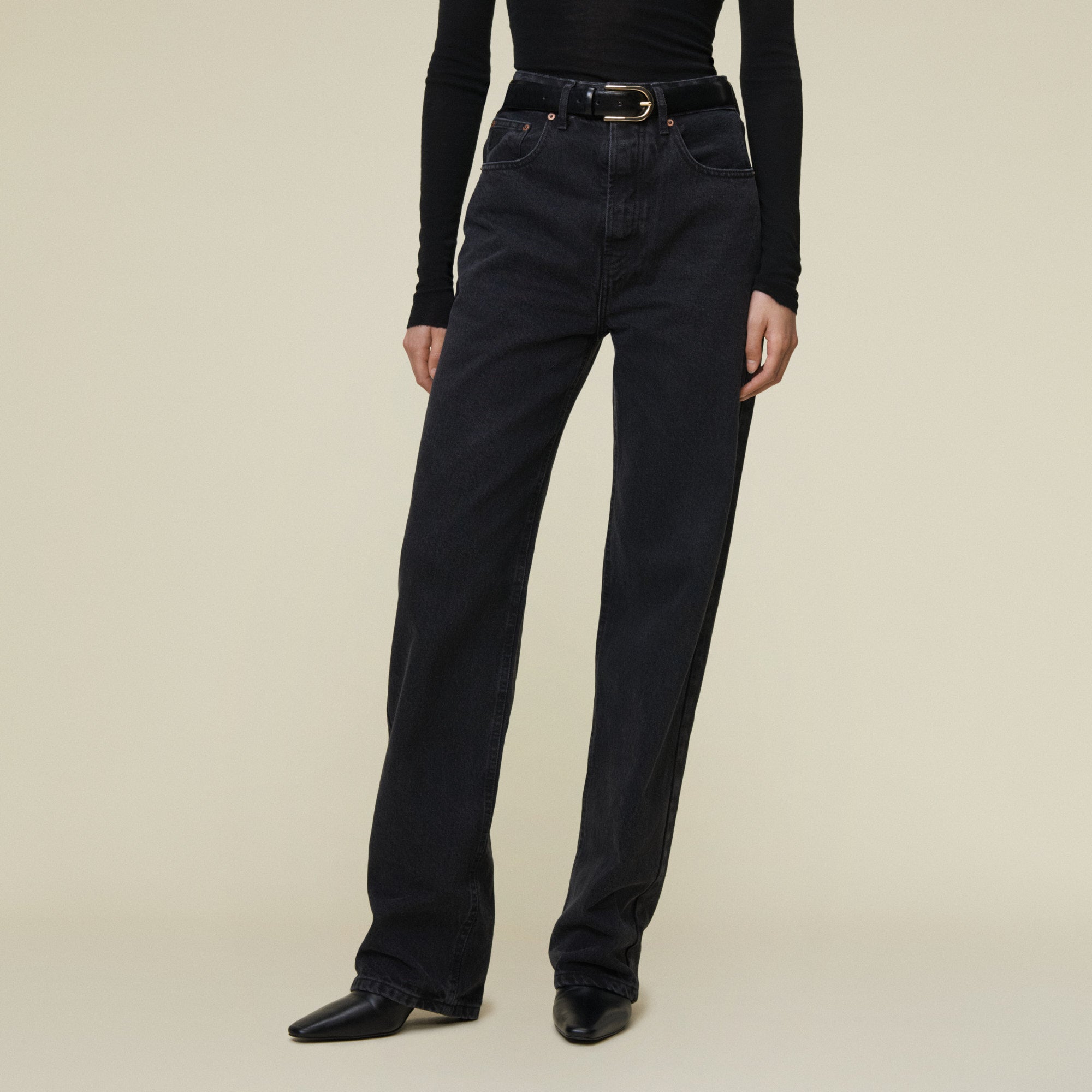 デニム・ジーパン LOIS JEANS FW24 Black denim Maya jeans (2667 7412) Maya Main Black - High Rise Straight Fit | Lois Jeans