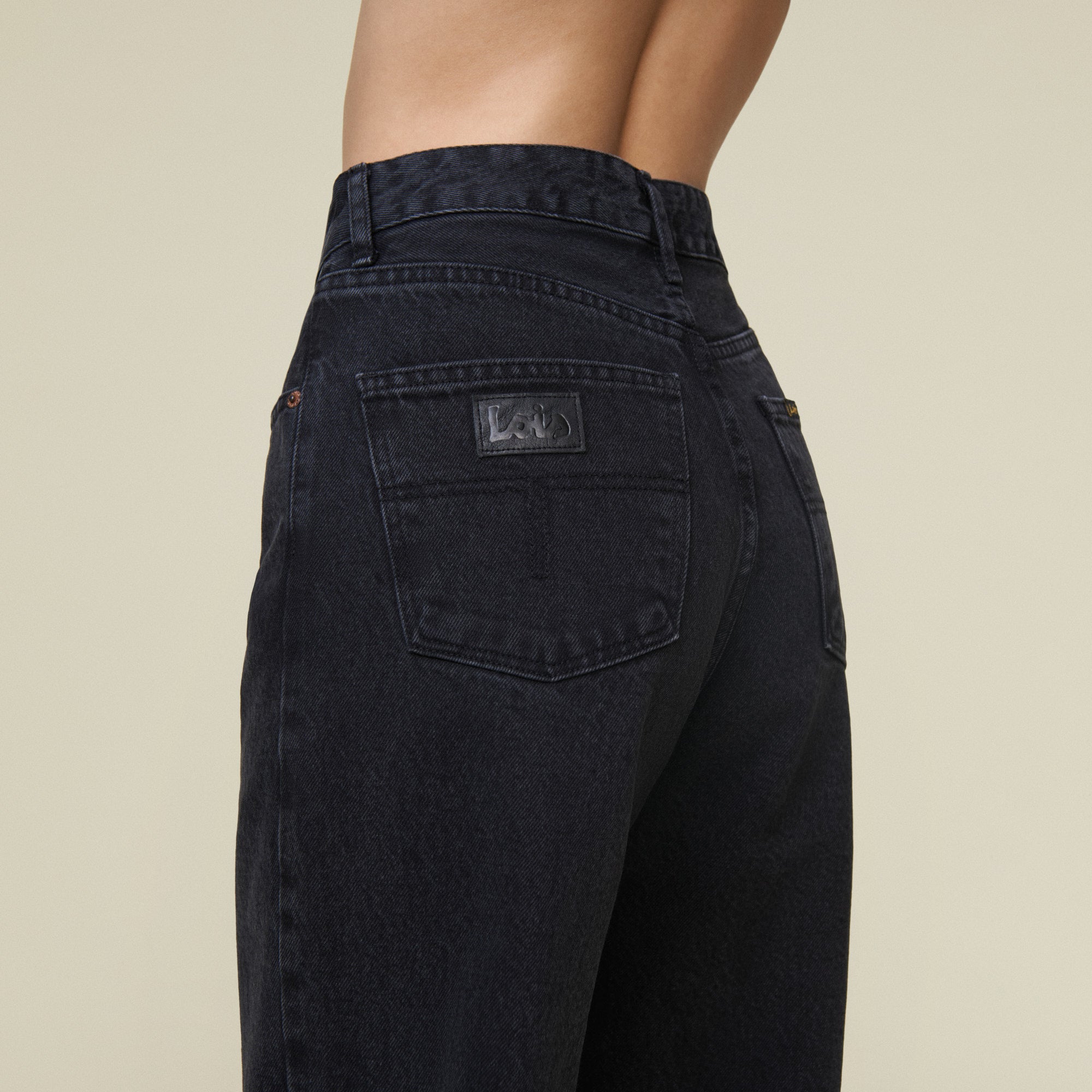 デニム・ジーパン LOIS JEANS FW24 Black denim Maya jeans (2667 7412) Maya Main Black - High Rise Straight Fit | Lois Jeans