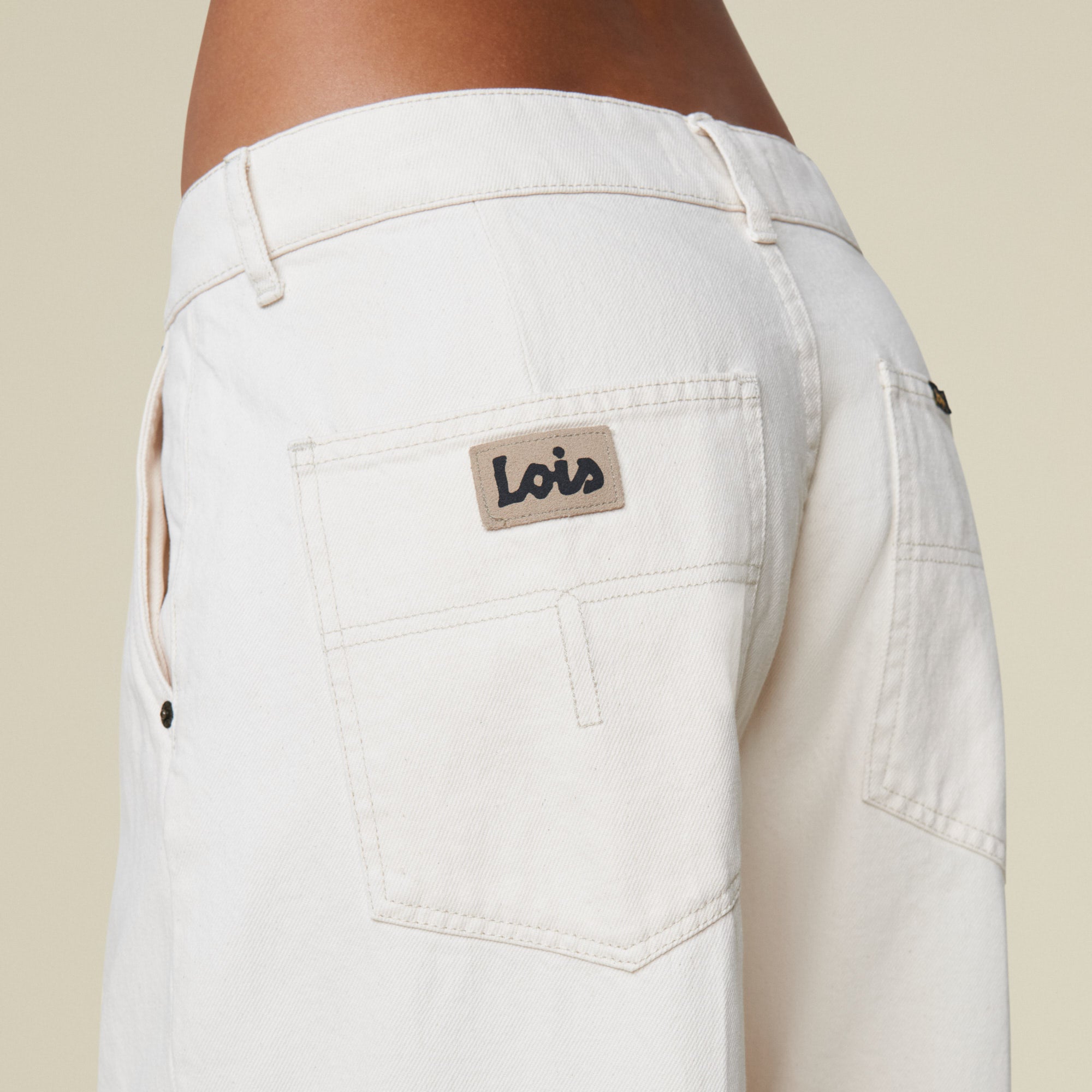 Beatrix Pleats Otawa Ecru - Low Rise Wide Fit | Lois Jeans